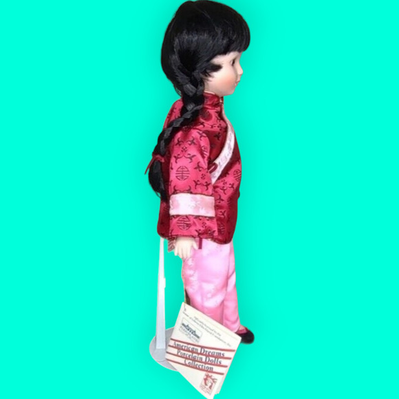 Vintage 1992 “Ushi” Doll – Ellis Island – American Dreams – Plays Kao Shan Ching - Picture 9 of 14